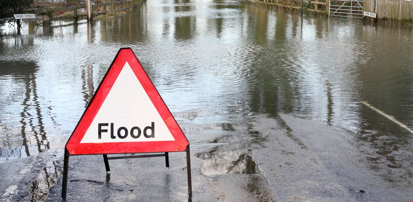 Tennessee floods claims lives and displaces thousands